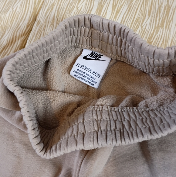 Nike Kids Boys Tan Sweatpants & Hoodie Set Size 4T - Picture 6 of 7